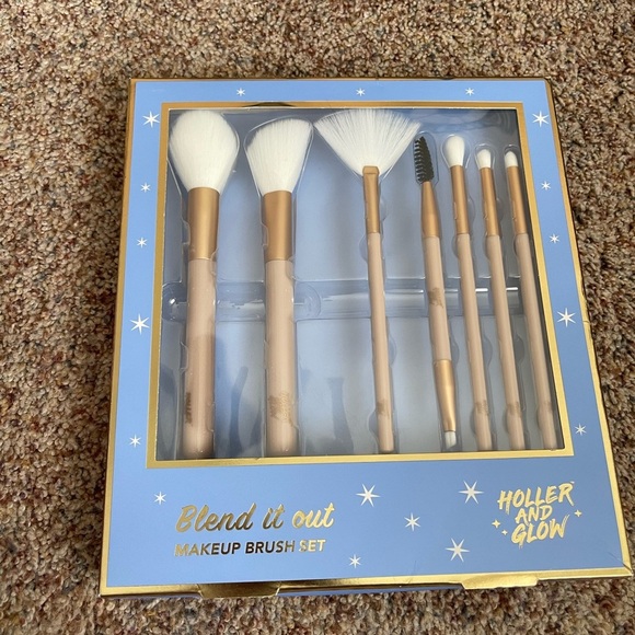 Holler and Glow Makeup Brush Set with Gold Accents - Picture 1 of 1